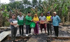 BAZNAS Musi Rawas Bantu Korban Kebakaran. [rakyatsumsel.co.id/Penerbit PT Ali Putra Heri]