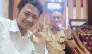 Assisten II, Plt Kadis CK Musi Rawas, H Oktaviano, ST, MT bersama bagian Pendiri rakyatsumsel.co.id/Mantan Caleg PAN/Pentolan PWI/Mahasiswa Hukum Ali Akbar Saukani. Klik rakyatsumsel.co.id